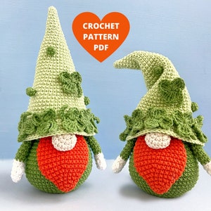 Pode incluir: Dois gnomos de crochê verde com corações vermelhos e detalhes de trevo. Padrão de crochê PDF.
