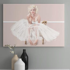 Marilyn Monroe ballet pose - Wall Art Print - Embrace the allure cinema and dance with this enchanting Marilyn Monroe Illustration