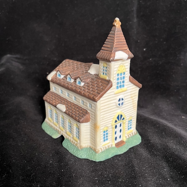 Vintage Christmas 1994 American Landmark Porcelain Collection "Church" light up house.