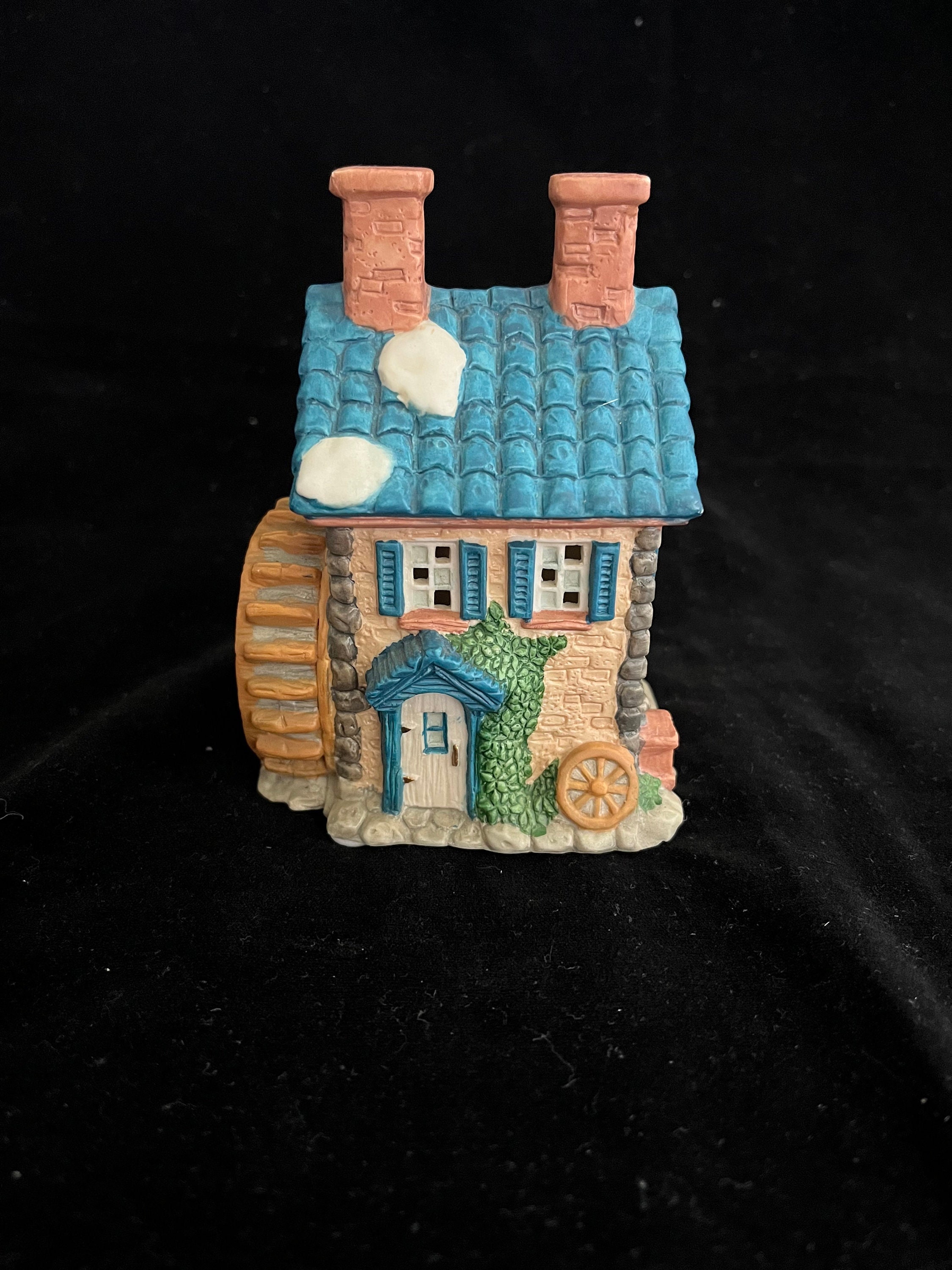 Home Town America Porcelain Mill House, Christmas 1995 Collection