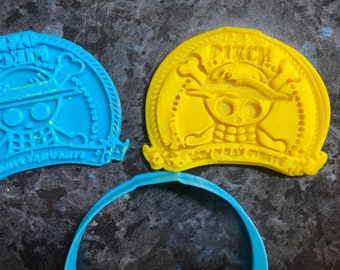 strohoed uit één stuk logo 01 koekjesvormer embosser piraat