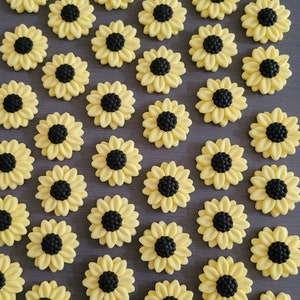 6 x Sunflower Cake and cupcake Toppers (mini,  Sunflower cake decorations,  fondant icing Sunflowers