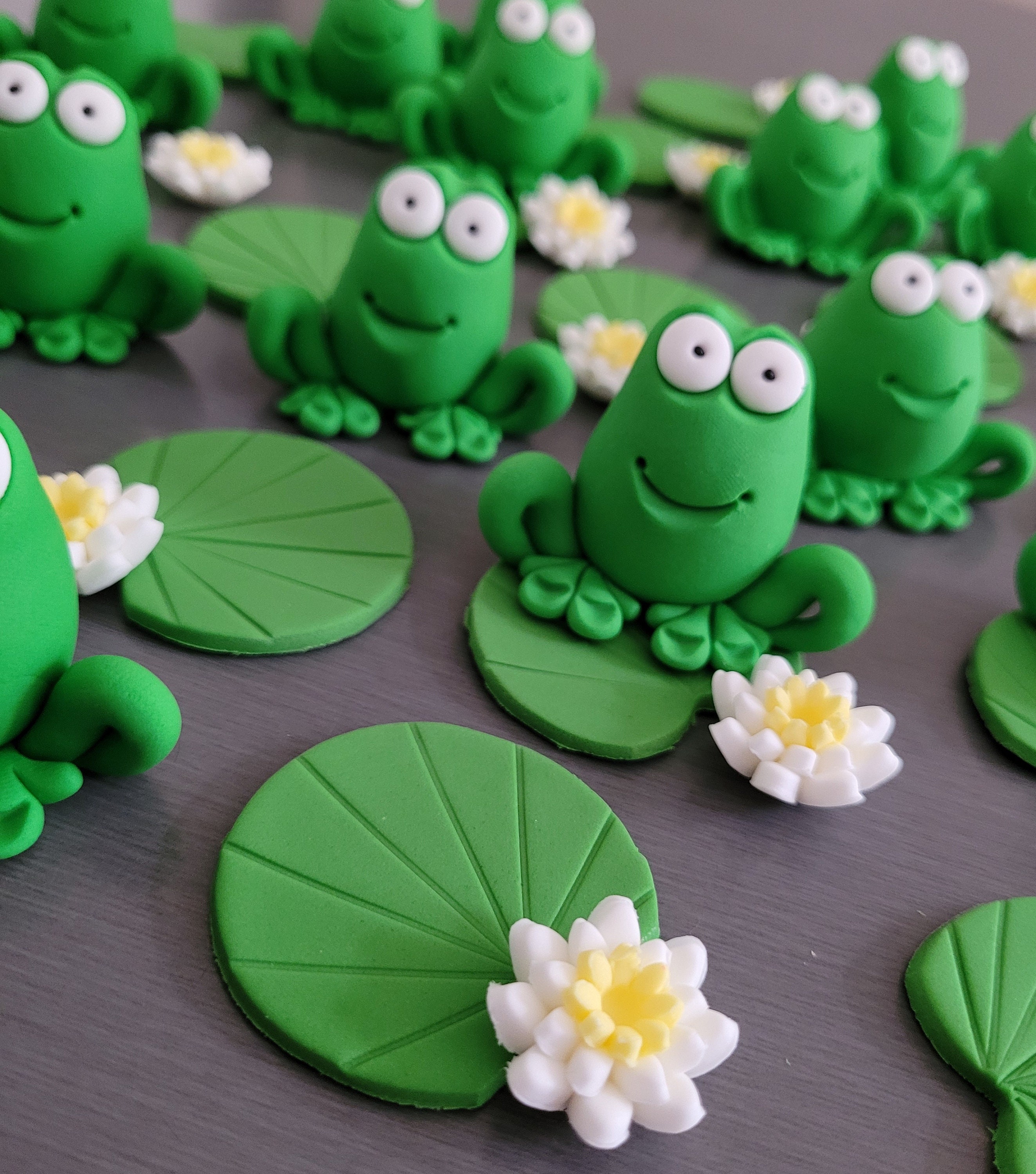 Frog Cake Toppers, Lily Pads, Water Lilly flowers