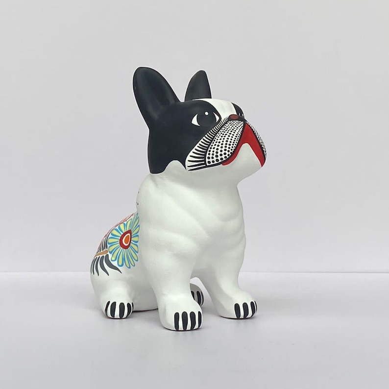 Hand-Painted Mexican Huichol French Bulldog. Mexican Decor. Handmade and Hand-painted Clay Figure. Mexican Folk Art. Made In Mexico ホワイト