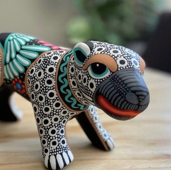 ブラジル　アマゾン　木彫り　アート Hand-painted Mexican Huichol Jaguar. Mexican Decor. Handmade and