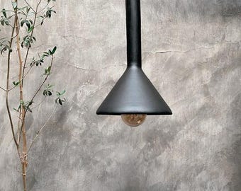 Lámpara colgante Aura de arcilla negra bruñida, hecha a mano en México. 20 x 45 cm. Lámpara colgante para mesita de noche. Luces decorativas.