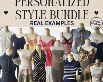 Può includere: Una collezione di vari capi di abbigliamento esposti su manichini. L'immagine presenta una varietà di top, abiti e gonne in diversi colori e stili. Il testo in alto recita "PERSONALIZED STYLE BUNDLE REAL EXAMPLES".