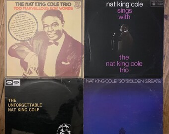 Pode incluir: Quatro álbuns de vinil de Nat King Cole. Os álbuns são intitulados "Too Marvelous for Words", "Canta com o Nat King Cole Trio", "O inesquecível Nat King Cole" e "20 Golden Greats".