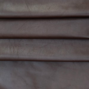Fogli di vera pelle di mucca color cioccolato fondente, pezzi di prima qualità per borse, scarti di materiali per l'artigianato