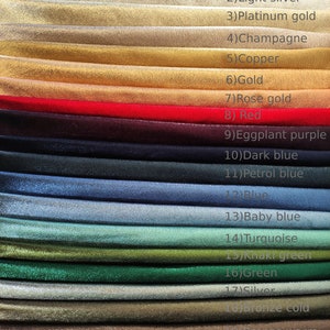 Puede incluir: Una paleta de veinte muestras de tela, cada una con un color y textura diferentes. Los colores van del blanco al negro, incluyendo plata clara, oro platino, rojo, azul oscuro y turquesa. La imagen incluye los nombres de cada color.