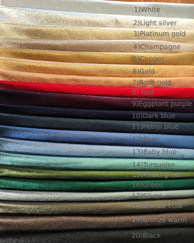 Puede incluir: Una paleta de veinte muestras de tela, cada una con un color y textura diferentes. Los colores van del blanco al negro, incluyendo plata clara, oro platino, rojo, azul oscuro y turquesa. La imagen incluye los nombres de cada color.