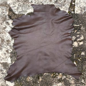 Piel de cabra suave de grano completo, fina, de color marrón oscuro, curtida vegetal, material de cuero genuino para encuadernación de libros, carteras y manualidades, de 0,4 a 0,5 mm de espesor
