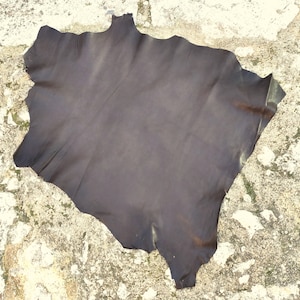 Pelle di pecora pieno fiore color marrone concia vegetale, pezzi di pelle di agnello color cioccolato fondente per artigianato, pelle conciata all'ingrosso all'italiana, spessore 1 mm
