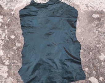 Pieles de oveja auténticas, muy finas, de color verde oscuro, suaves y brillantes, ideales para manualidades, con un grosor de 0,4 mm.