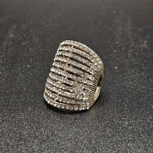 Flera rader med kristallkulor och strass (guldfärgad statement) SZ6