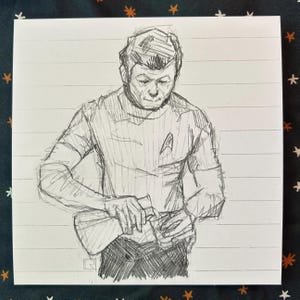 Doktor McCoy Romulan Ale Digitaler Kunstdruck | 250 g/m² Recyclingkarton | 148 mm im Quadrat