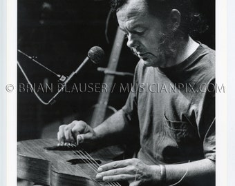 Foto d'epoca di David Lindley: stampa alla gelatina d'argento, 1994 Mountain Stage Charleston WV