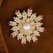 see more listings in the Broches Vintage section