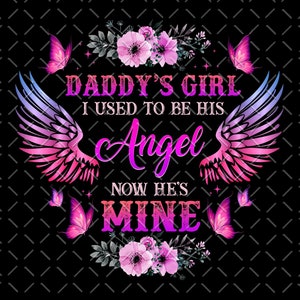 Peut inclure: Ailes d'ange roses et violettes avec le texte "Daddy's Girl I used to be his Angel Now he's Mine" entourées de fleurs roses et de papillons.