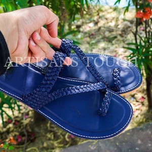 Handmade Blue Leather Toe Ring Slippers: Ethnic Men's Sandals