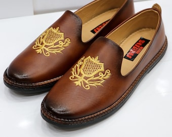 Handmade Embroidered Leather Mojari Shoes: Ethnic Mens Loafers