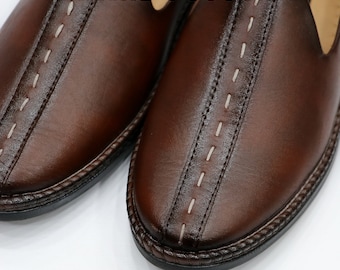 Scarpe Mojari in pelle marrone fatte a mano: mocassini da sposa etnici