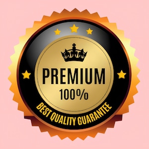 Op de afbeelding: Een goud en zwarte badge met het woord "PREMIUM" in vette letters, samen met "100%" en "BEST QUALITY GUARANTEE". De badge heeft een kroon-icoon en ster-accenten, tegen een roze achtergrond.
