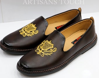 Handmade Embroidered Leather Mojari Shoes: Ethnic Loafers