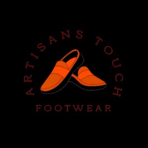 Op de afbeelding: Logo voor Artisans Touch Footwear. Het logo toont twee oranje en zwarte loafers. De woorden "ARTISANS TOUCH" staan in een boog boven de schoenen en het woord "FOOTWEAR" staat eronder. Alle tekst is rood op een zwarte achtergrond.
