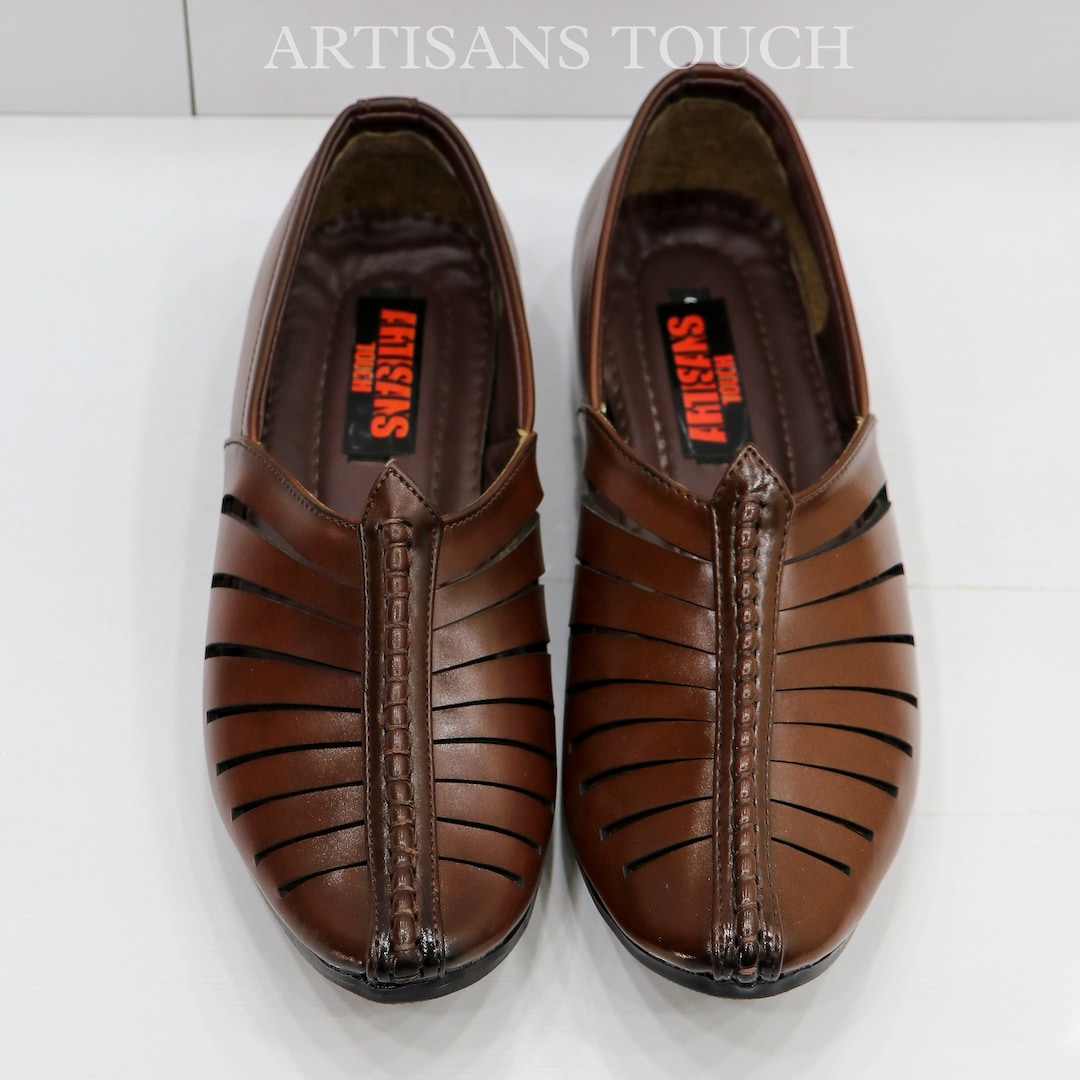 Scarpe Jutti in pelle marrone da uomo: slip-on etniche indiane