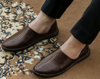 Chaussures à enfiler en cuir marron : mocassins faits main de coupe turque