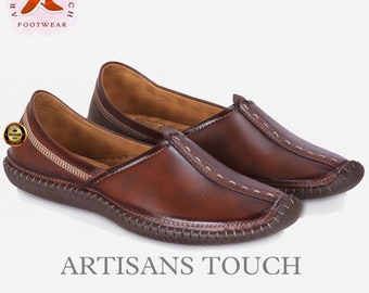 Handgemaakte leren mojari-schoenen: Indiase bruiloftsloafers