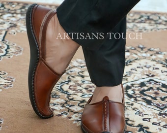 Mocassini indiani in pelle marrone: scarpe etniche slip-on