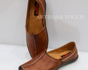 Mocassini slip-on in pelle marrone: scarpe da uomo in stile etnico indiano