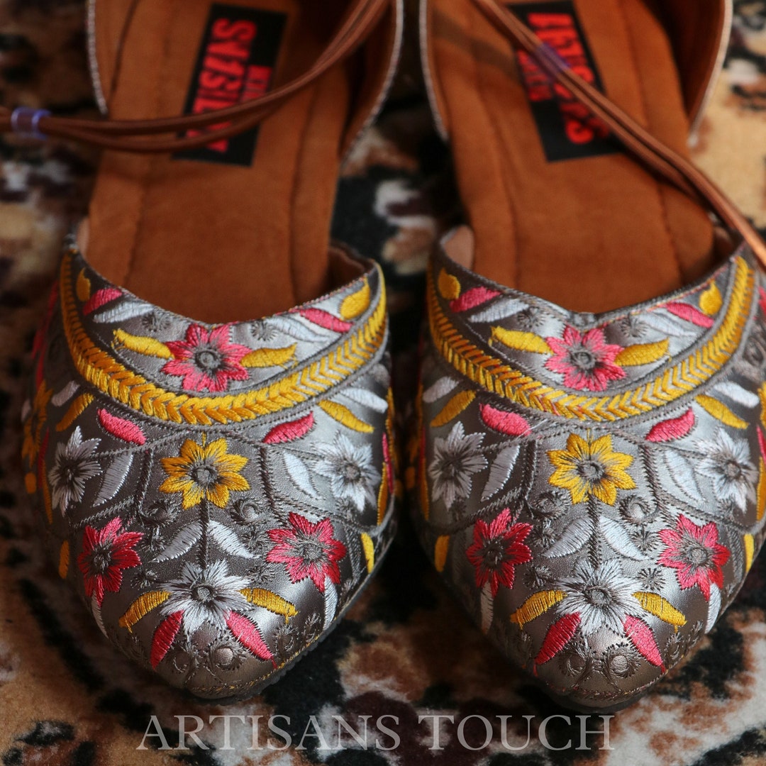 Monkstory Floral Mojari - Tan