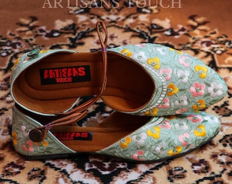 Handmade Floral Embroidery Sandals: Indian Mojari Jutti Wedding Shoes