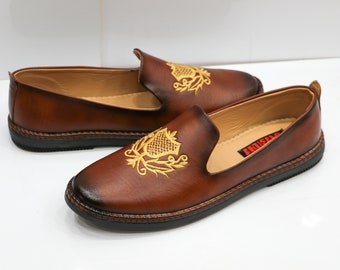 Handmade Leather Mojari Shoes: Tan Ethnic Embroidered Loafers