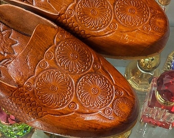 Handgefertigte Leder Pantoffeln: Traditionelle rückenfreie Wohnungen