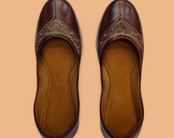 Handmade Wine Khussa Juttis: Gold Thread Indian Shoes