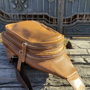 Pattern Leather Sling Bag, DIY Leather Pattern PDF Tutorial with Video, PDF Template leather Sling Bag, Traveller&#39;s Day Pack