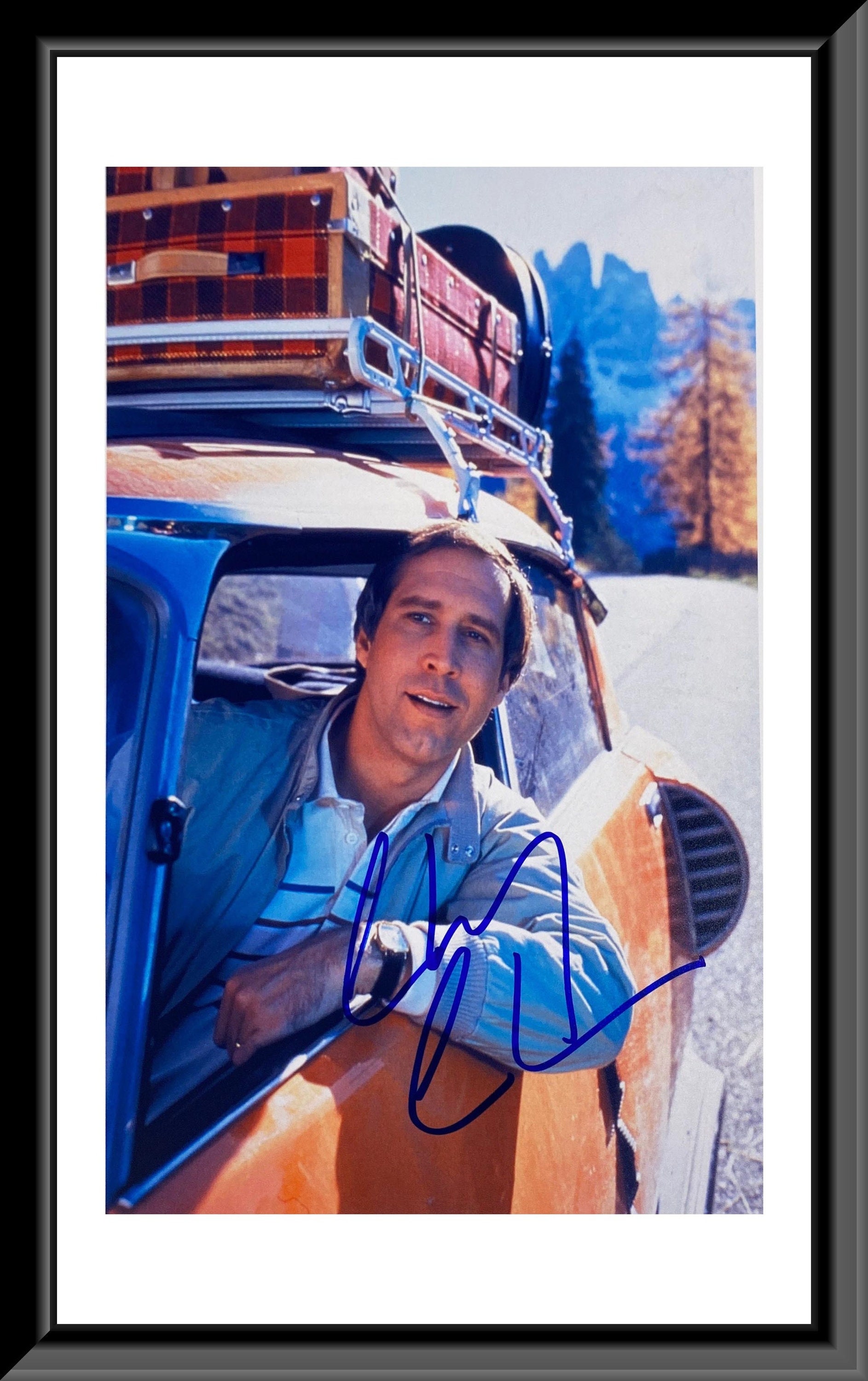 Chevy Chase Autographed “Christmas Vacation” (White #00) Santa