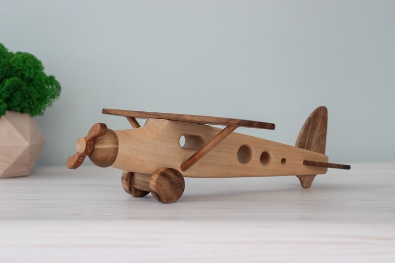 Handgefertigte Holzspielzeug für Jungen Erster Geburtstagsgeschenk für Kleinkind aus der Ukraine Bild 9