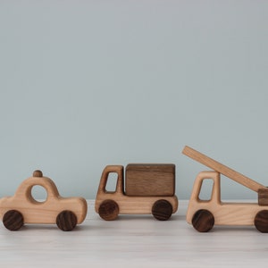 Camión de bomberos de madera JUGUETES PARA NIÑOS Montessori Сar juguetes primer regalo de cumpleaños para niños pequeños imagen 3