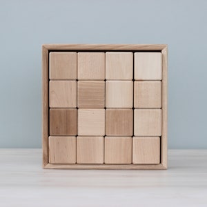 Juego de bloques de cubos de madera del 16º. para niños pequeños, Construir una pequeña caja de madera para niños pequeños de tiendas de Ucrania