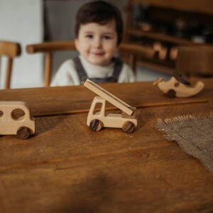 Kerstcadeau baby - Houten autospeelgoed op wielen voor kinderen van 1 2 3 jaar oud, cadeau babyjongen, educatief Montessorispeelgoed voor peuter afbeelding 3