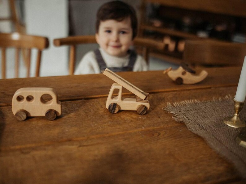 Kerstcadeau baby - Houten autospeelgoed op wielen voor kinderen van 1 2 3 jaar oud, cadeau babyjongen, educatief Montessorispeelgoed voor peuter afbeelding 3