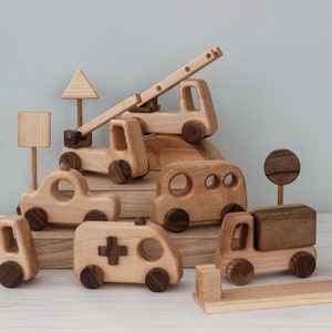 Set of 7 wooden little cars toy, Montessori Toys for Children, Push car on wheels for toddler, Vintage style toy, push & pull toys for boys Set sign+bridge+7car