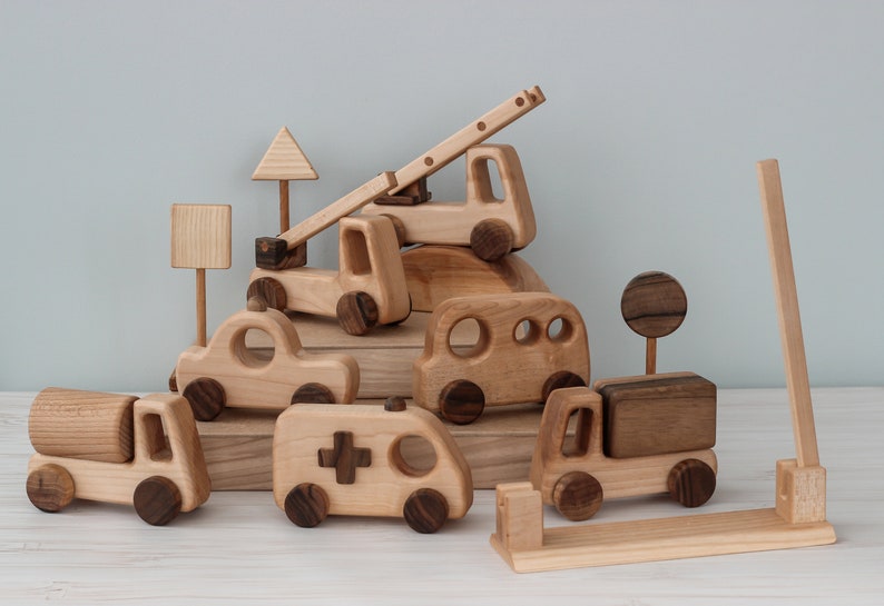 Set of 7 wooden little cars toy, Montessori Toys for Children, Push car on wheels for toddler, Vintage style toy, push & pull toys for boys Set sign+bridge+7car