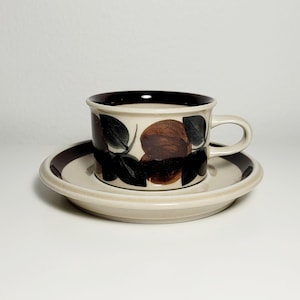 Arabia Finland RUIJA hand-painted mocha coffee cup and saucer, designed by Raija Uosikkinen. Nordic vintage, Made in Finland