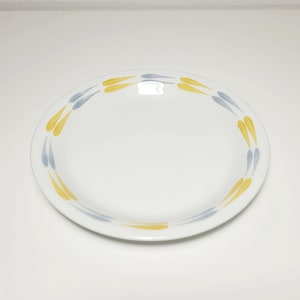Arabia Finland TIPLA diameter 16,5cm bun plate, designed by Raija Uosikkinen. Nordic vintage, Made in Finland
